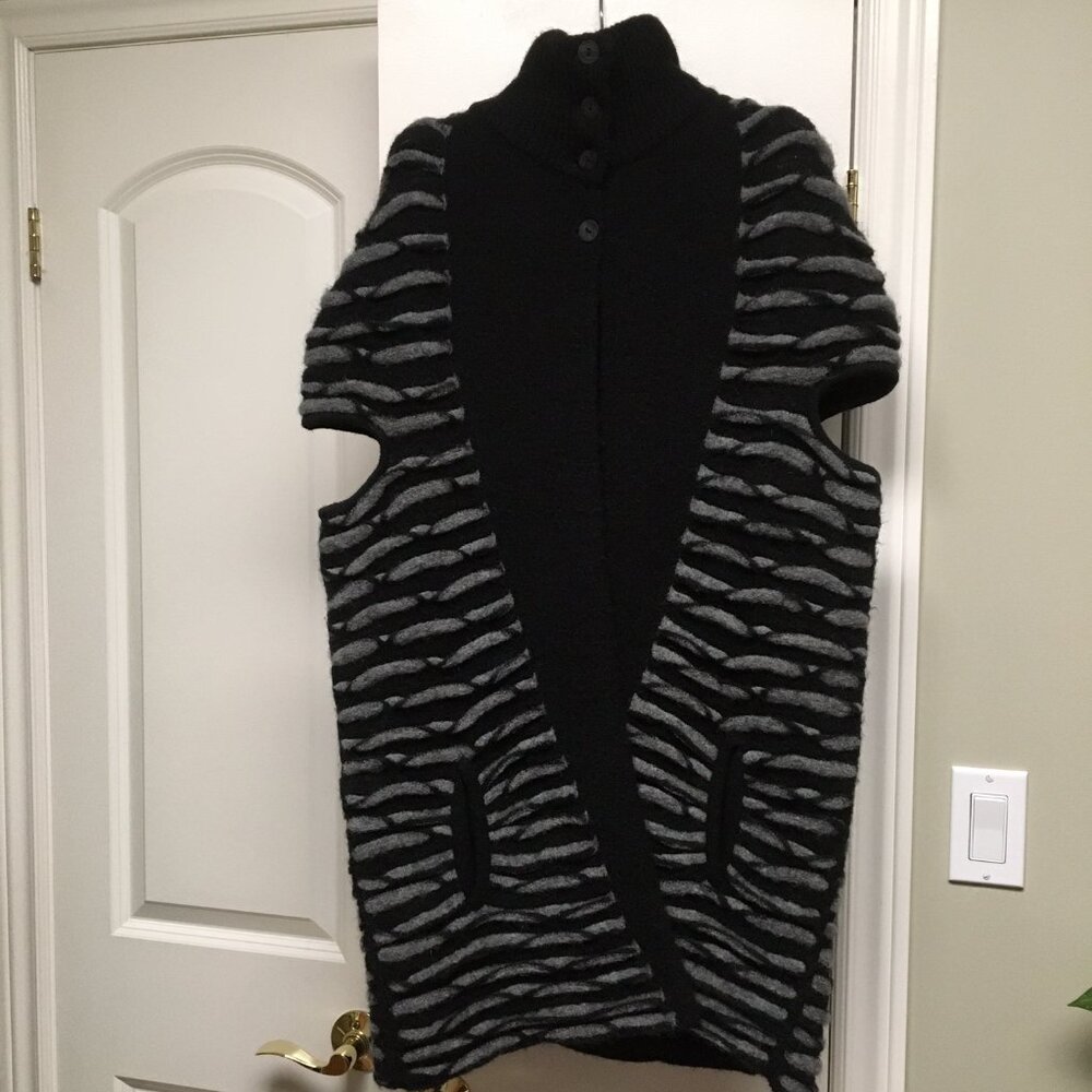 3D tactile wool cape, ONE SIZE